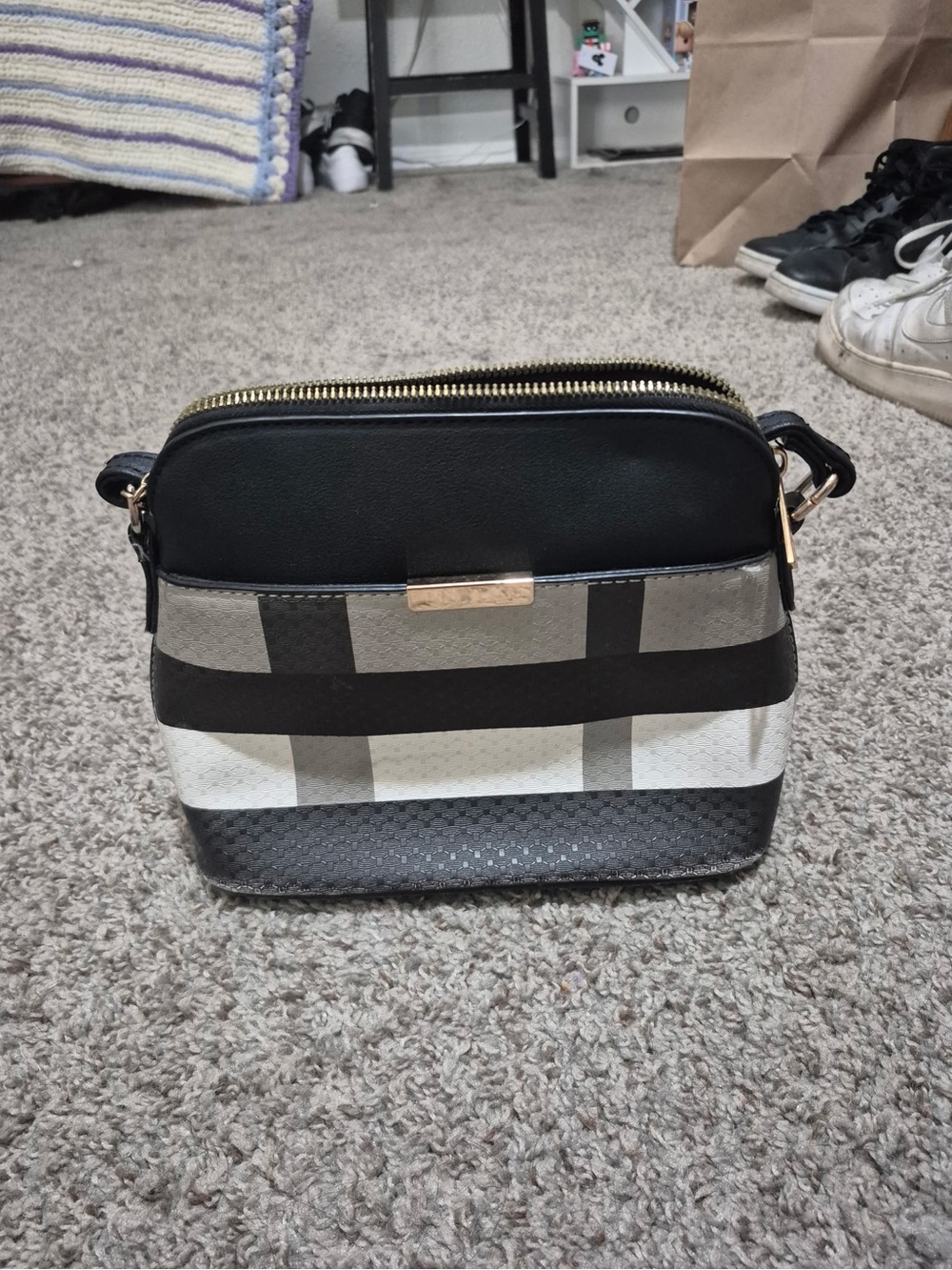 Purses - Picture 4 of 5